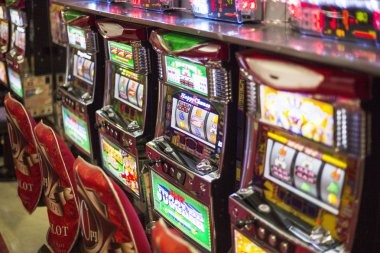 Live casino roulette wheel spin settlement